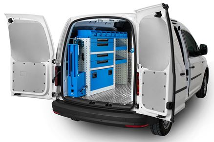 00_Equipamiento con revestimiento puerta en acero 